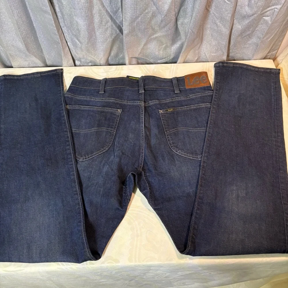 NWT- Lee Men's Extreme motion Zander Slim Straight Jeans